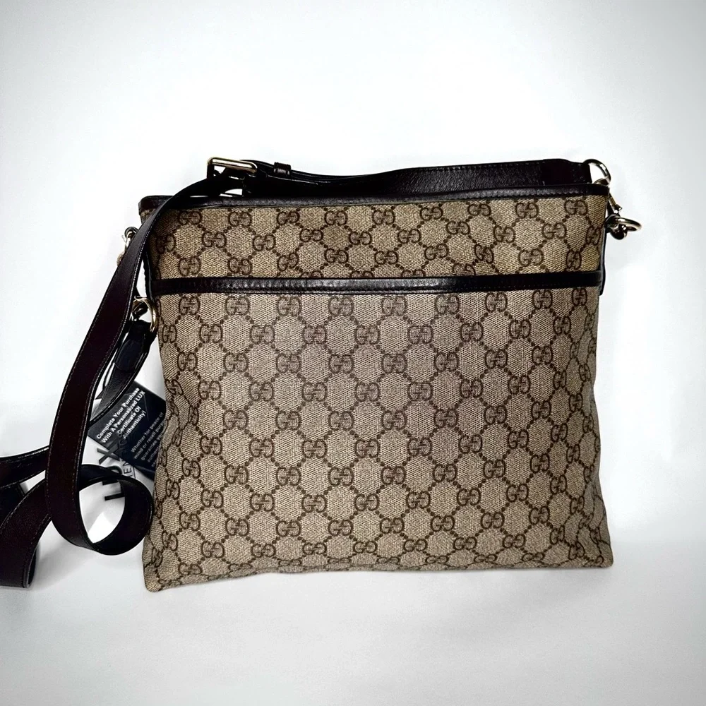 Authentic Gucci GG Supreme Messenger Bag 388924 - Picture 2 of 8